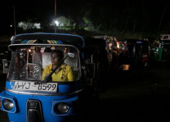 Sri Lankan woman rickshaw driver has to queue 12 hours, or more, for fuel