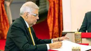 Sri Lanka’s new PM  struggles to form unity govt