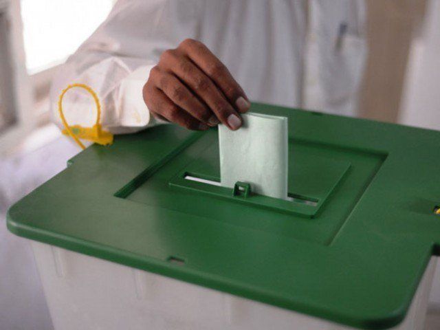 Farooq Sattar, PTI or MQM: Who will win NA-245 contest?