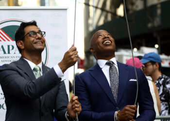 New York mayor hoists Pakistani flag to mark Independence Day