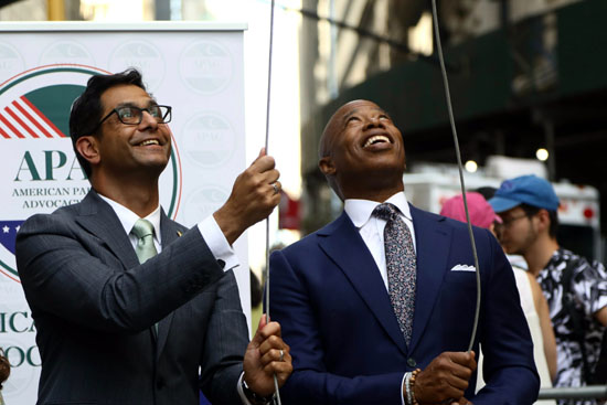 New York mayor hoists Pakistani flag to mark Independence Day