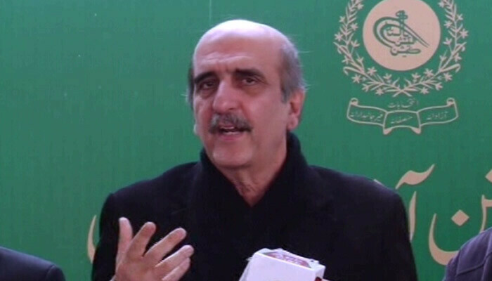 Akbar S Babar wants Khan to  handover party to  ‘ideological workers’