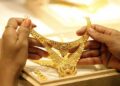 Gold price decline by Rs1,300 to Rs141,900 per tola