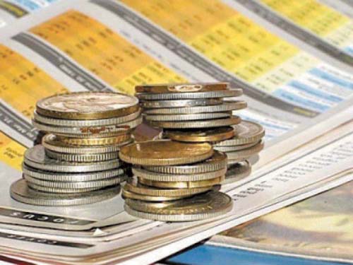 Govt to borrow  Rs6.8tr from banks