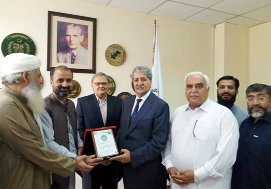 Commerce minister assures to resolve issues of business community