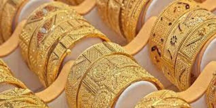 Gold snaps five-day losing streak, rises by Rs1,600 per tola