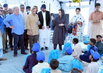 Commissioner and DIG Hyderabad visits tent city to  review arrangements given to flood affectees