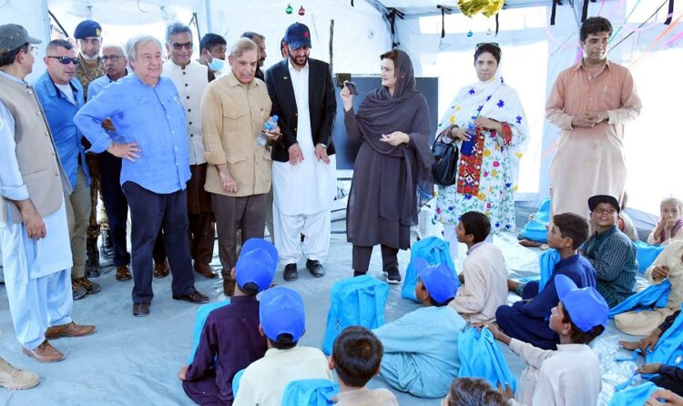 Commissioner and DIG Hyderabad visits tent city to  review arrangements given to flood affectees