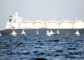 Gas crisis lands LNG cargo market in hands of energy giants