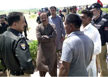 Commissioner and DIG Hyderabad visits tent city to  review arrangements given to flood affectees