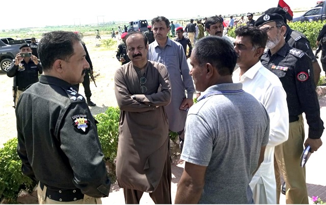 Commissioner and DIG Hyderabad visits tent city to  review arrangements given to flood affectees
