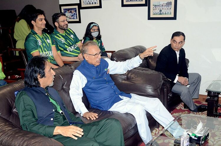 Imran Khan to visit  on a day long trip to  Lahore on Sept 26