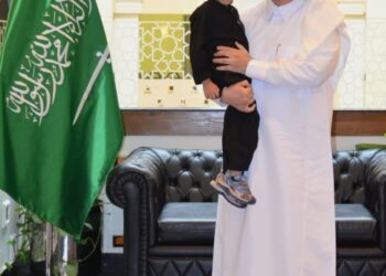 Saudi Ambassador appreciates 4 year old child for donating money to affected people by flood