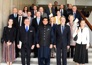 Asif hails armed forces stance for maintaining distance from national politics