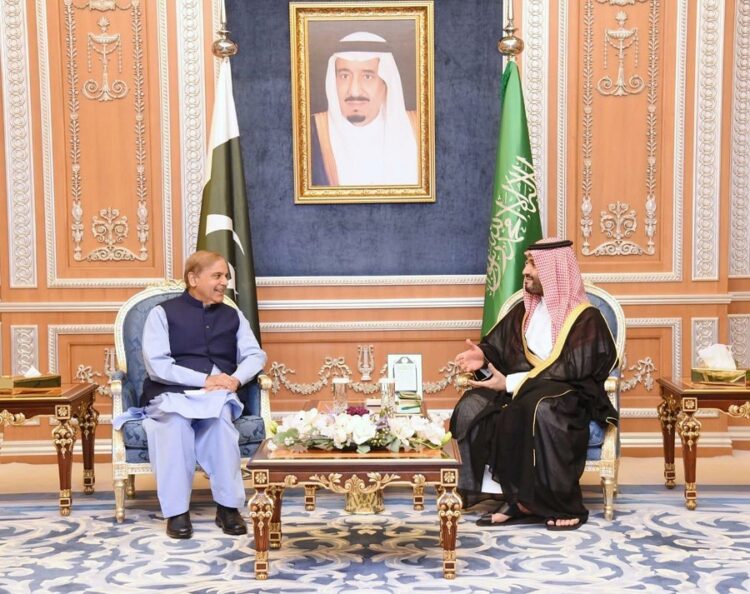 WhatsApp back online after global outage hits users