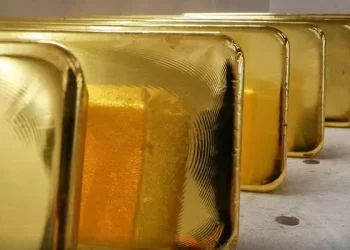 Gold extends losses on rupee strength, traders watchful of positive cues