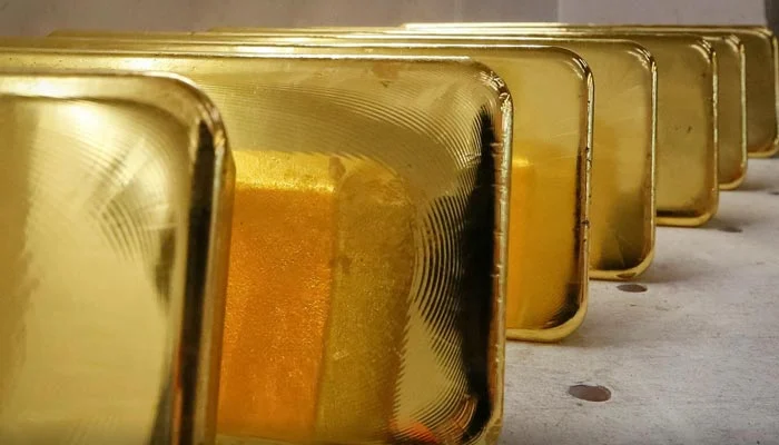 Gold extends losses on rupee strength, traders watchful of positive cues