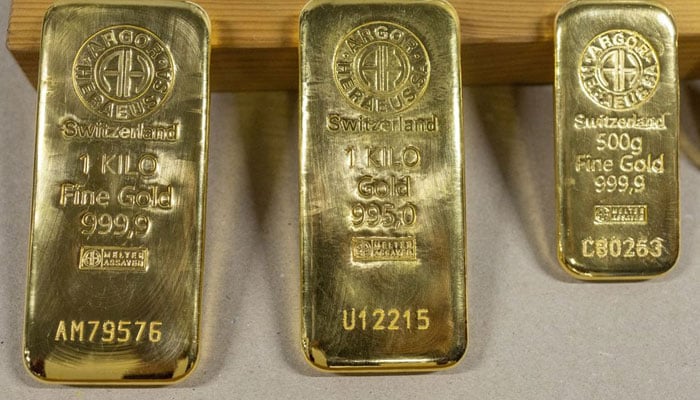 Gold gains as political, economic uncertainty lingers