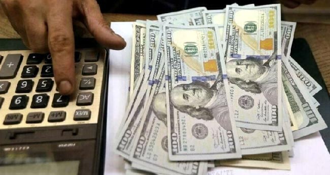 Shares plunge 650 points on worries of political instability