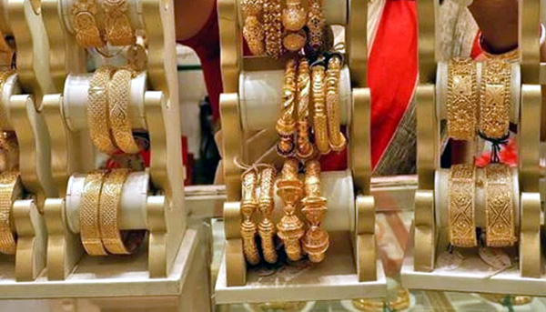 Gold retreats in Pakistan as  rupee maintains upper hand