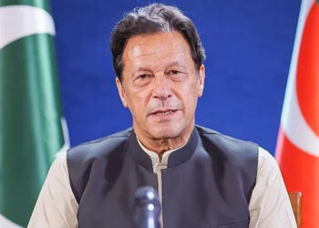 Imran Khan decides to make administrative changes in Punjab, KP