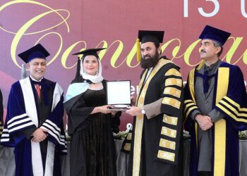 Customs seizes 5,000 mobile phones smuggled from Dubai in boat