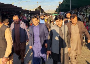 ISLAMABAD: Assistant Commissioner Industrial Area H-Nine is visiting Sunday market