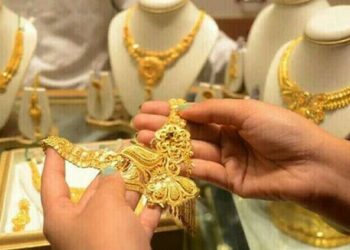 Gold price  decreases Rs350 per tola