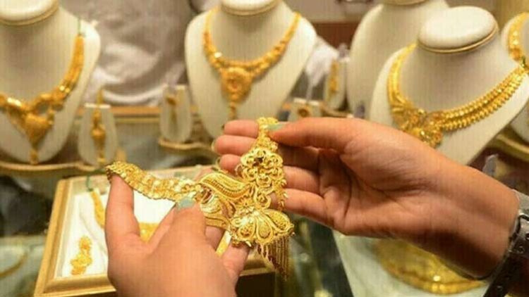 Gold price  decreases Rs350 per tola