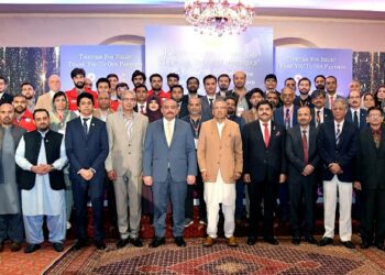 Imran opens his doors to all democratic forces