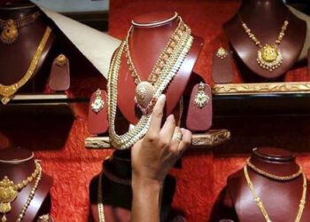 Gold clings to gain but caution prevails ahead of Fed meeting