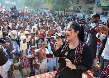 Shaheed Benazirabad  commissioner sacked over corruption scandal