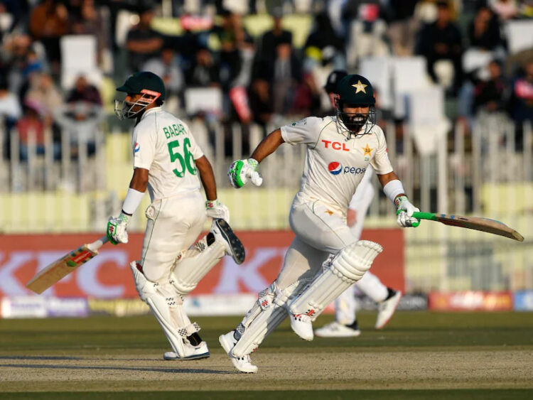PAK vs ENG 1ST TEST  England sense lead  despite three ..	 pg. 7 sports