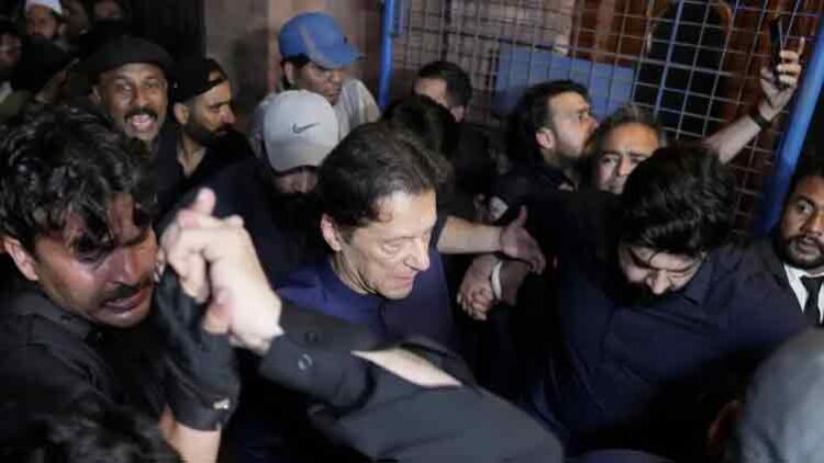 Balochistan police head to Lahore to arrest Imran Khan
