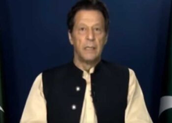 Imran laments ‘establishment’s inclination towards government’