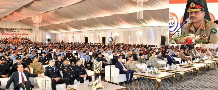 Armed Forces pay tribute to martyrs of Pakistan