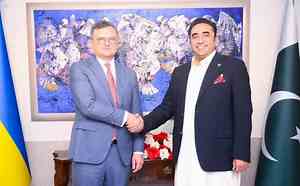 Ukraine seeks Pakistan’s support in fight for sovereignty; denies arms deal