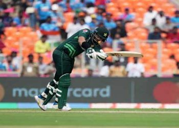 Pakistan lose first wicket after decent start in marquee world cup match against India