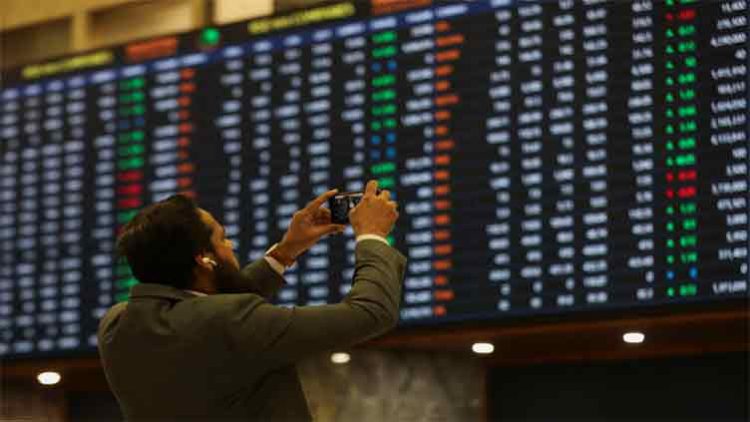 KSE-100 on a slide as stock market is unable to apply brake