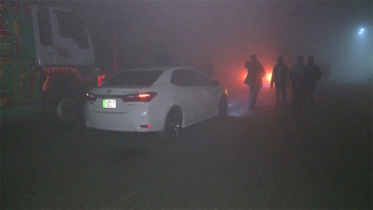 Fog again disrupts road traffic on motorways in parts of Punjab