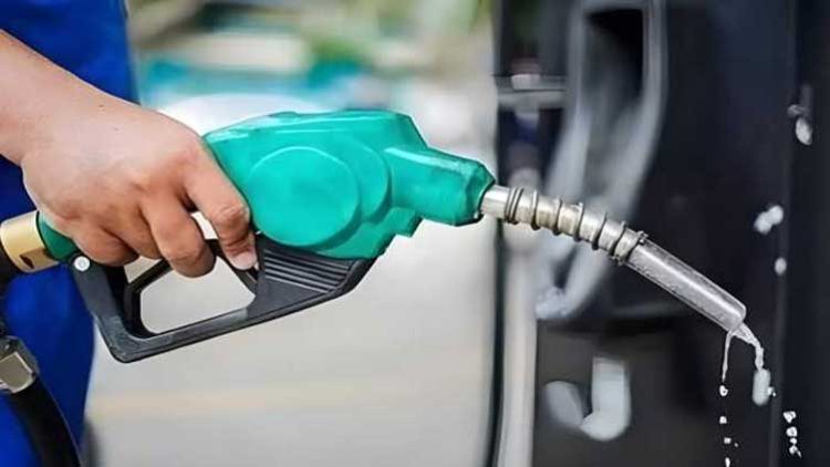 Govt maintains petrol prices, slashes kerosene oil by Rs2.19/litre