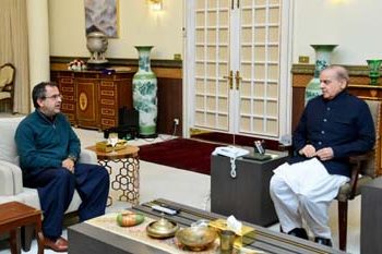 Islamabad: Minister for Railways Sardar Awais Ahmed Khan Laghari calls on Prime Minister Muhammad Shehbaz Sharif on 13 March 2024.