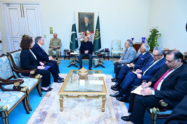 U.S. Ambassador Blome meets with Prime Minister Sharif to strengthen bilateral ties