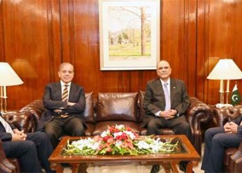 Islamabad 18.04.2024: President of Islamic Republic of Pakistan Asif Ali Zardari, Prime Minister Mian Muhammad Shehbaz Sharif with Speaker National Assembly Sardar Ayaz Sadiq and Chairman Senate Syed Yousuf Raza Gillani before addressing the Joint Session of the Parliament.