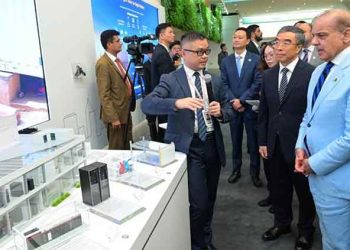 PM reiterates resolve to deepen digital ties with China during visit to Huawei headquarters