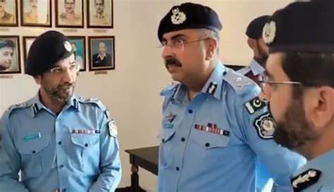Late night visit of IG Islamabad to Faizabad