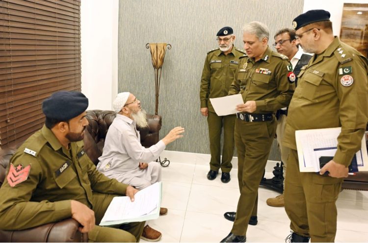 IG Punjab met the police personnel and their families.