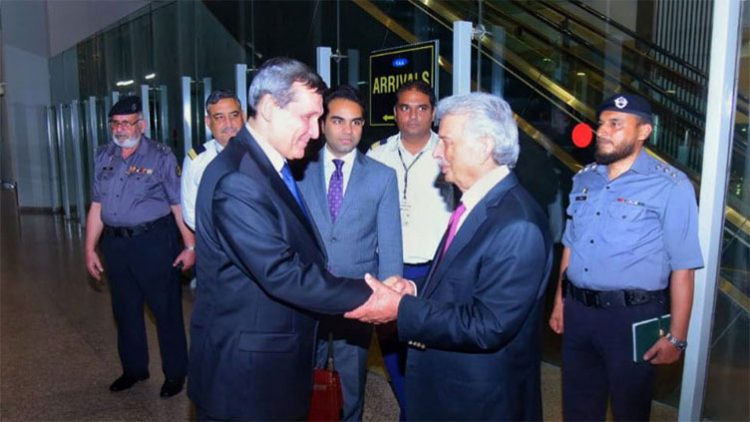 Turkmenistan FM arrives in Islamabad