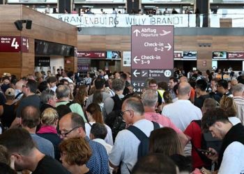 Millions hit after worldwide IT glitch paralyses travel, banking, business services