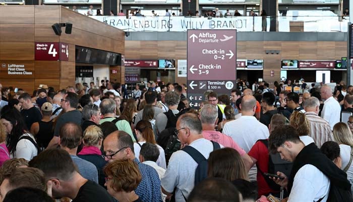Millions hit after worldwide IT glitch paralyses travel, banking, business services